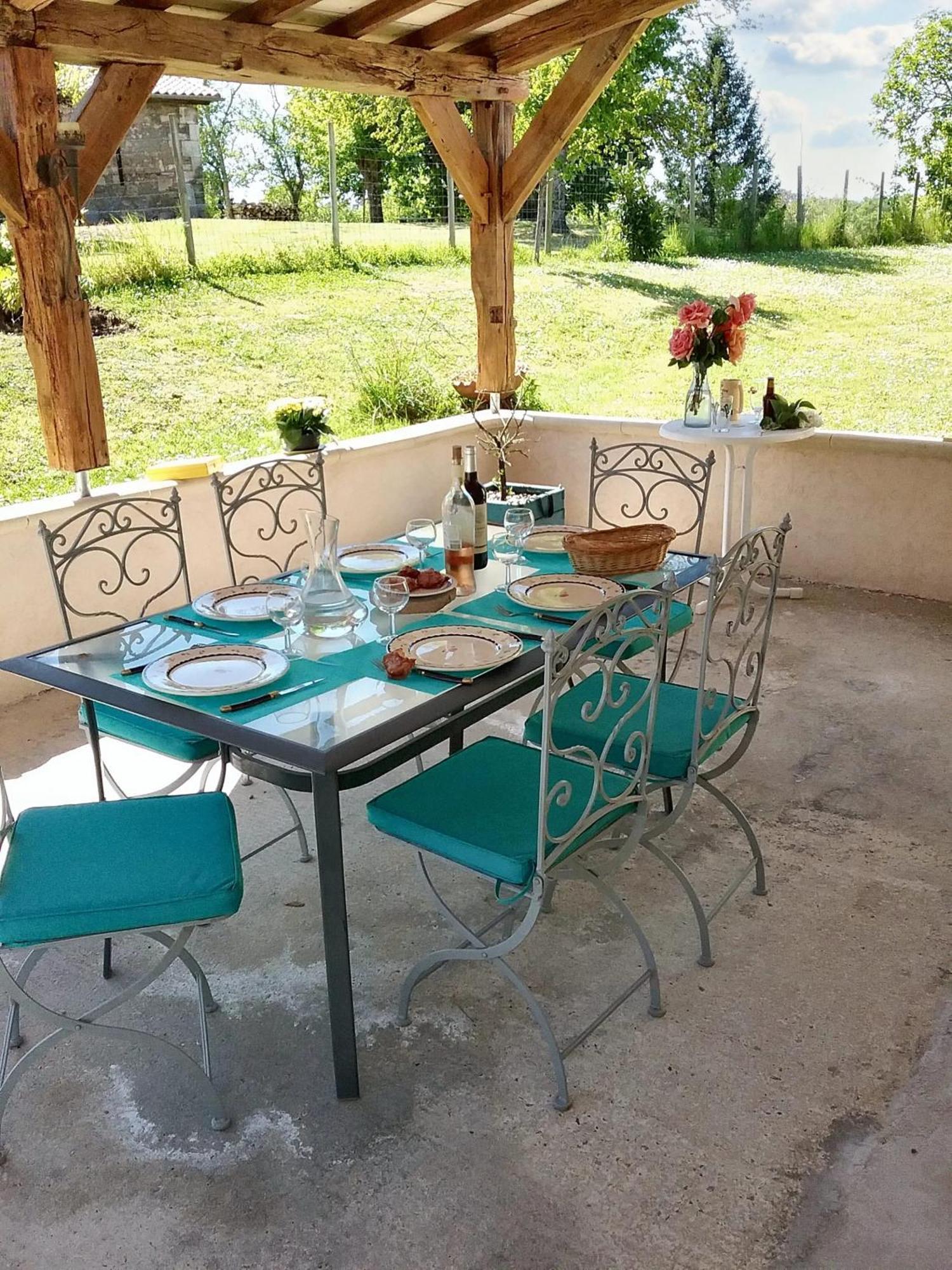 Villa Charmante A Bosset Avec Piscine Partagee Екстериор снимка
