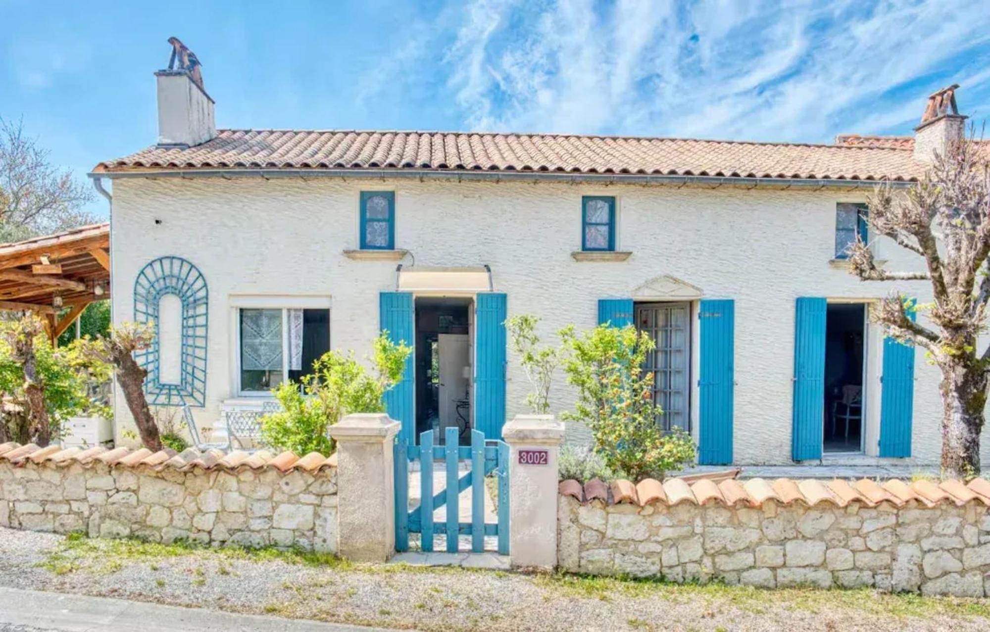 Villa Charmante A Bosset Avec Piscine Partagee Екстериор снимка